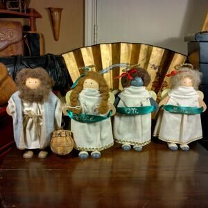 Ladie and Friends Lizzie High 1985 4 pieces Peace On Earth and Joseph wooden 11"